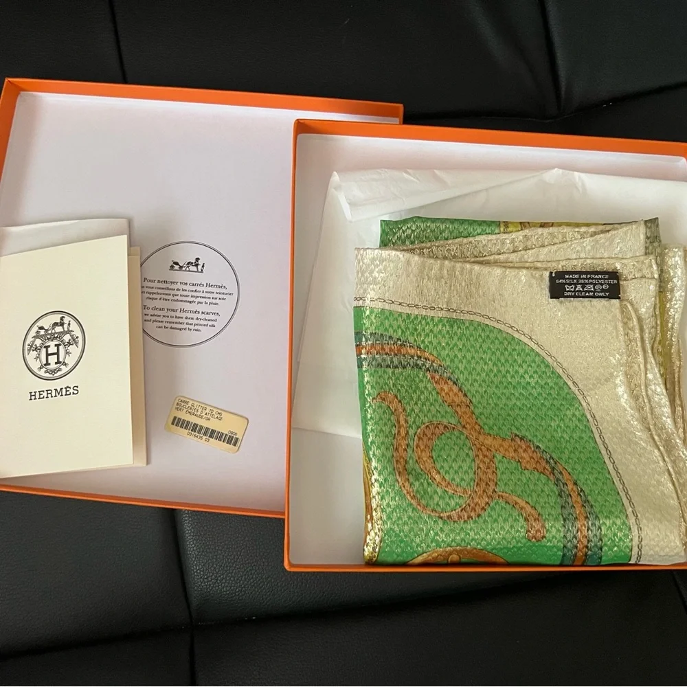 😍💕limited edition Hermès Carrer Glitter square Silk Scarf W Orig Box &receipt - Picture 2 of 10